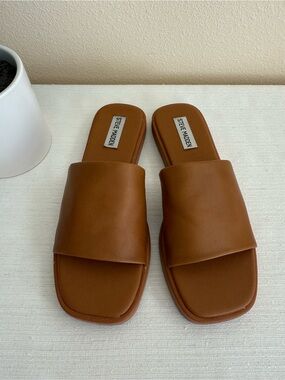 New Steve Madden Holmes Cognac Leather Slide Sandals